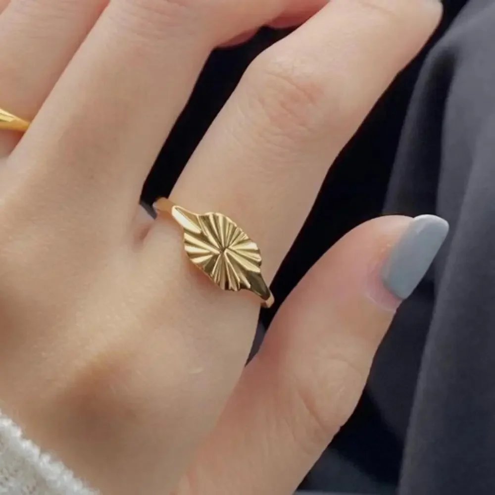 NEW yellow gold plated sunburst singlet ring jewelry size 8 B25A